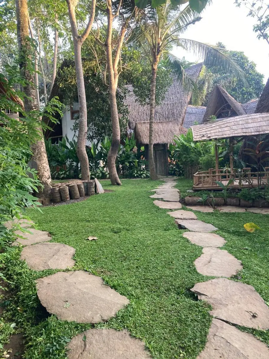 Stepping-stone path across a grassy lawn near the villas